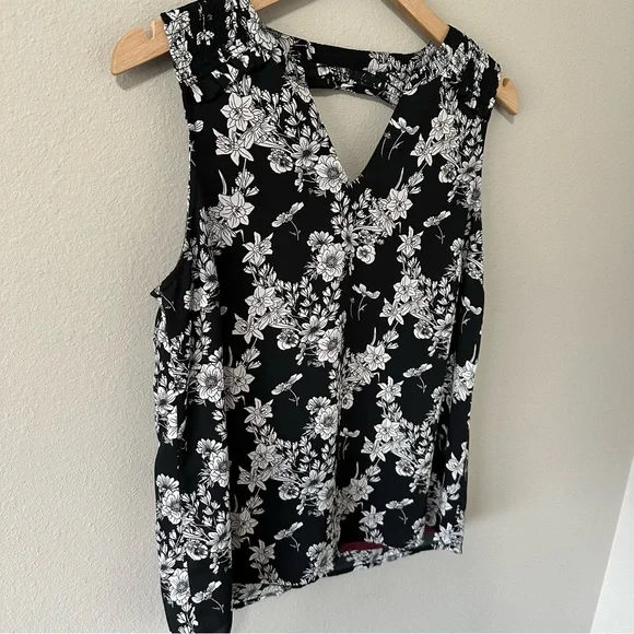 41 Hawthorn Black & White Floral Tank Top Size Medium EUC Stitch Fix - Picture 4 of 14